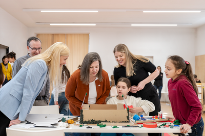 StadtLandPlus - Baukultur für Kinder und Jugendliche | 
Stadträtin Doris Lang-Mayerhofer (Stadt Linz), Clemens Quirin (Leiter, afo), Cora Stöger (ZT Kammer Oberösterreich), Silvia Koll (StadtLandPlus, afo)