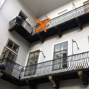 NEUes atelier holz-tragwerk JETZT  im ALTen haus