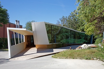 Auszeichnung des Landes Tirol für Neues Bauen 2016: bilding. Kunst- und Architekturschule für Kinder und Jugendliche, Innsbruck, 2013 – 2015 (Architektur: Studierende des ./studio3 der Universität Innsbruck; Betreuung: Walter Prenner, Wolfgang Pöschl, Verena Rauch; Entwurf: Niklas Nalbach)