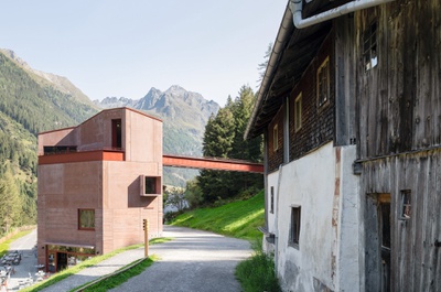 Auszeichnung des Landes Tirol für Neues Bauen 2022: Tiroler Steinbockzentrum, St. Leonhard im Pitztal, 2016 – 2020 (Architektur: Rainer Köberl, Daniela Kröss)