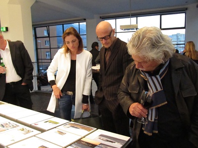 Ausstellungseröffnung und Feier "20 Jahre aut" – Kurzvorträge von Herwig van Staa (Landtagspräsident) und Arno Ritter (Leiter aut. architektur und tirol) und ein rauschendes Fest bis spät in die Nacht