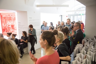 Ausstellungseröffnung "we are here! 3 Versuche"