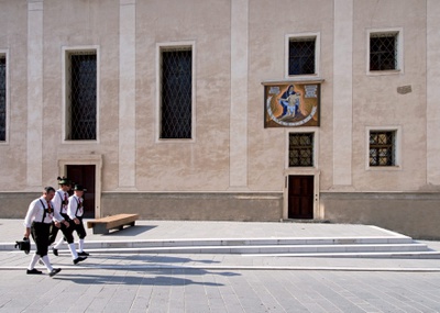 Neugestaltung Kirchplatz, Eibiswald, Juan Carlos Gómez Avendaño, HBG Architekten – © Peter Eder Neugestaltung Kirchplatz, Eibiswald, Juan Carlos Gómez Avendaño, HBG Architekten
