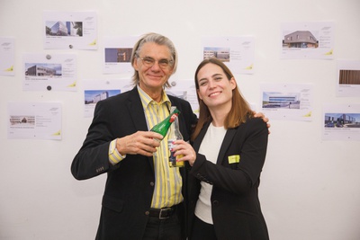Aluminium-Architektur-Preis 2025: Preisverleihung Harald Greger (ehem. GF, Aluminium-Fenster-Institut) und Agnes Hartl (Marketing und Kommunikation, Aluminium-Fenster-Institut)
(c) Aluminium-Fenster-Institut/APA-Fotoservice/Rastegar