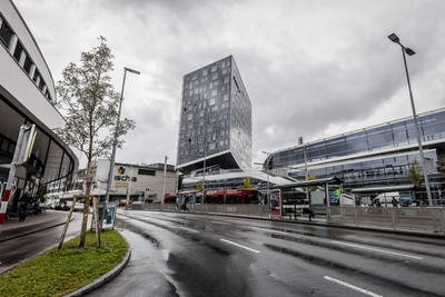 Außenansicht von der P2 Urban Hybrid Stadtbibliothek von LAAC Architekten