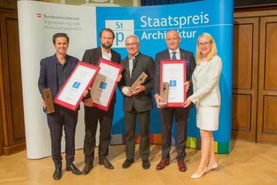 Arch. DI Mario Paintner, feld 72, Dipl.Ing.FH.SIA Michael Salvi, DI (FH), Schenker Salvi Weber Architekten ZT GmbH, GDir. DI Dr. Georg Pölzl, Post AG, Michael Ullrich, MSc, Post AG, Bundesministerin Dr. Margarete Schramböck – © BMDW/Matthias Silveri