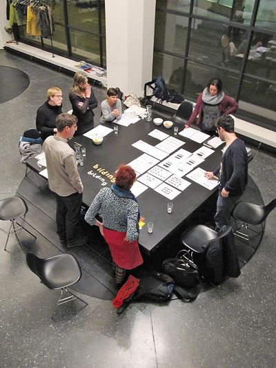 Frühjahr 2014: Ein GrafikerInnenkollektiv sucht nach einem Namen und tütelt am Erscheinungsbild