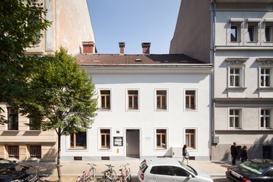 Linz (OÖ); Of(f)´n Stüberl Linz; Bauherr_in: Evangelische Pfarrgemeinde A.B. Linz - Innere Stadt / Evangelische Stadt-Diakonie Linz; Architektur: URMANN RADLER ZT GmbH, Linz