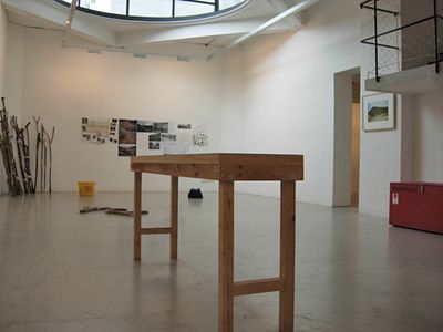 Blick in die Ausstellung "Lois und Franziska Weinberger: Feldarbeit"