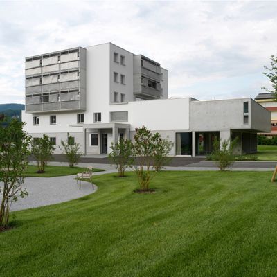 Generalat Halleiner Schwestern Franziskanerinnen – Bauherrschaft: HSF Immobilien GmbH; Architektur: Mag. Arch. Heinz Tesar ZT GmbH; Freiraum: Karin Erlmoser