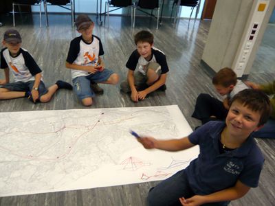 soak – Brücken in unserer Stadt Inn+Brücke,
wir studierten den Inn, wie er sich durch Innsbruck zieht, wo es Übergänge gibt und wohin diese führen