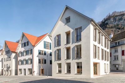 Bauherrschaft: Schadenbauer Projekt- und Quartierentwicklungs GmbH; Stadt Hohenems Architektur: Architekten Nägele Waibel/ Bernardo Bader Architekten/ Georg Bechter Architektur + Design/ HEIN architekten/ Imgang Architekten/ ma.lo architectural office zusammen mit DI Michael Egger Freiraumplanung: lohrer.hochrein.landschaftsarchitekten und stadtplaner, München (Begegnungszone)/ Stadtland Büro für Raum- u. Landschaftsplanung, Hohenems (private Freiraumplanung)