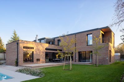 Bauherr:in: Mag. Clemens Foisner Architektur: Schrammel.Wien Landschaftsplanung: Weidfein , DI Bernd Hochwartner Tragwerksplanung: Toms ZT Gmbh