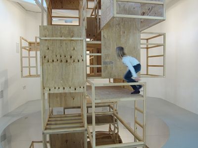 eins zu zwei – zwei zu eins – Blick in die Ausstellung im aut – „Das gestapelte Kinderzimmer“ (the next ENTERprise – architects); Bildnachweis: © aut