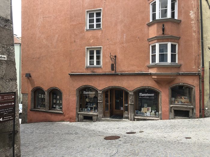 Ehem. Buchhandlung Moser, Hall in Tirol (1919 umgebaut von Lois Welzenbacher)