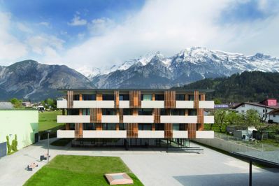Tirol - Mils Dorfkernrevitalisierung Mils Bauherr_in: Gemeindebetriebe Mils GmbH Architektur: DIN A4 Architektur ZT GmbH, Innsbruck Freiraumplanung: Hollaus Außenanlagen und Bau GmbH, Innsbruck