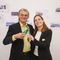Aluminium-Architektur-Preis 2025: Preisverleihung Harald Greger (ehem. GF, Aluminium-Fenster-Institut) und Agnes Hartl (Marketing und Kommunikation, Aluminium-Fenster-Institut)
(c) Aluminium-Fenster-Institut/APA-Fotoservice/Rastegar