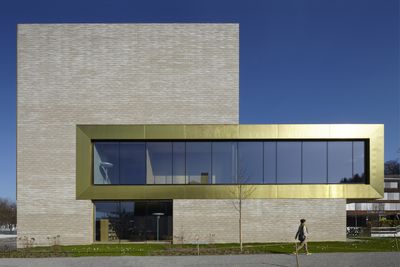 Vorarlberg: Musikschule und Mediathek Wolfurt Bauherr_in: Gemeinde Wolfurt Architektur: Fink Thurnher Architekten Freiraumplanung: Markus Cukrowicz