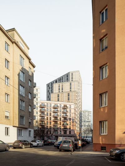 Bauherr:in: ÖVW Bauträger GmbH / ÖVW Österreichisches Volkswohnungswerk Gemeinnützige Ges.m.b.H. Architektur: AllesWirdGut Architektur ZT GmbH Freiraumplanung: DnD Landschaftsplanung ZT GmbH Tragwerksplanung: Mischek ZT GmbH