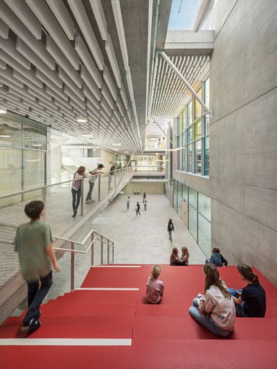 Bauherr:in:	BIG Bundesimmobiliengesellschaft im Auftrag der Bildungsdirektion für Niederösterreich Architektur:	fasch&fuchs.architekten  Freiraumplanung: fasch&fuchs.architekten  Tragwerksplanung: Werkraum Ingenieure ZT GmbH