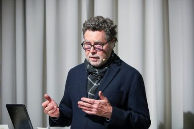 Im Bild: Roman Höllbacher (Künstlerischer Leiter Initiative Architektur)