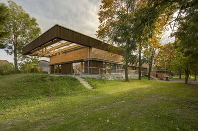 Bauherr:in: Marktgemeinde Prinzersdorf Architektur: DI Ernst Bender, DI Dr. Anja Fischer Freiraumplanung: DI Ernst Bender, DI Dr. Anja Fischer Tragwerksplanung: DI Rainhard Schneider
