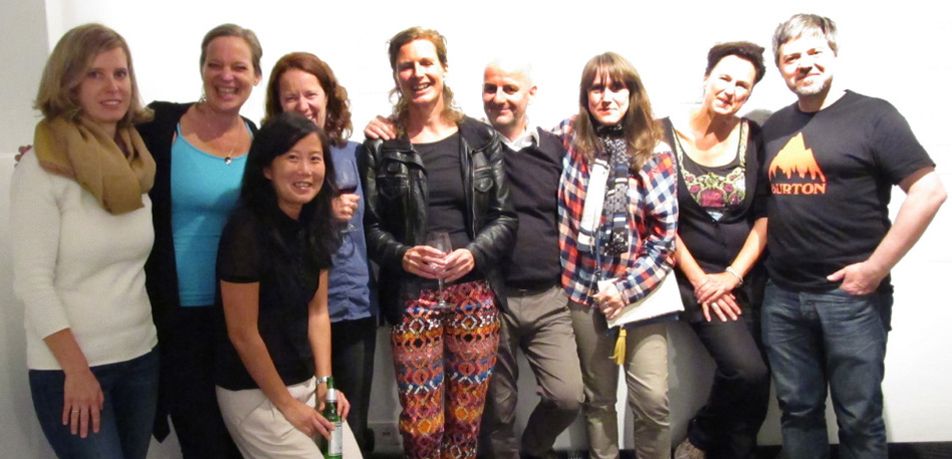 Arno Ritter und aktuelle bzw. ehemalige MitarbeiterInnen bei der 20-Jahr-Feier