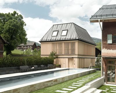 Bauherr:in: Fetz & Fetz GmbH Architektur: NONA Architektinnen Freiraumplanung: Amman Gartenbau GmbH Tragwerksplanung: zte Leitner ZT GmbH