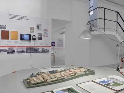 Blick in die Ausstelllung "Widerstand und Wandel. Über die 1970er-Jahre in Tirol" im aut