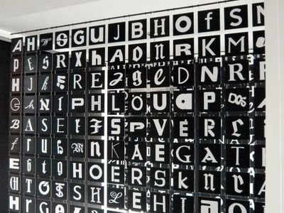 Installation "Alphabet Innsbruck" im aut, © aut