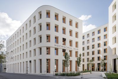 Bauherr:in: J11 BT-A GmbH & Co KG Architektur: Baumschlager Eberle Architekten Freiraumplanung: Land in Sicht, DI Thomas Proksch Tragwerksplanung: Wallner + Partner ZT GmbH