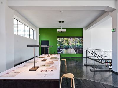 Blick in die Ausstellung "Aufbruch in die Architekturmoderne El Salvadors" im aut