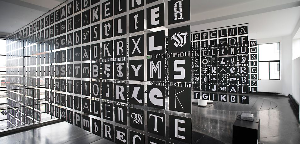 Installation "Alphabet Innsbruck" im aut, © aut