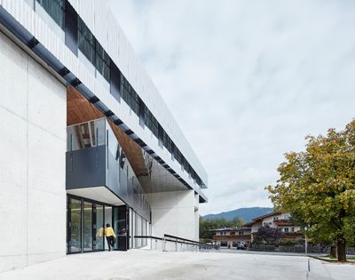 Tirol: Tourismusschulen am Wilden Kaiser, St. Johann in Tirol Bauherr_in: Bundesimmobiliengesellschaft m.b.H. Architektur: Wiesflecker-Architekten ZT GmbH