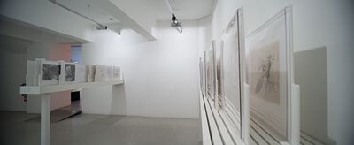 Blick in die Ausstellung "Friedrich Kiesler: Ausstellung als Wahrnehmungsapparat"