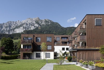 Bauherr:in: Ing. Herbert Wieser
Architektur: KREINERarchitektur ZT GmbH
Freiraumplanung: Marktgemeinde Gröbming
Tragwerksplanung: Letmaier Gröbming Baugesellschaft m.b.H. – © Jorj Konstantinov, GEOPHO JORJ KONSTANTINOV PHOTOGRAPHY Bauherr:in: Ing. Herbert Wieser
Architektur: KREINERarchitektur ZT GmbH
Freiraumplanung: Marktgemeinde Gröbming
Tragwerksplanung: Letmaier Gröbming Baugesellschaft m.b.H.